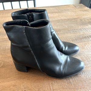 Naturalizer soul black heeled booties. Size 9 wide. Worn but good condition.